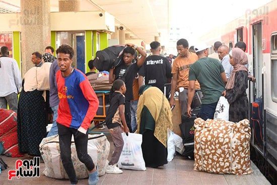 السكة الحديد تشغل قطارًا خاصًا لعودة الإخوة السودانيين طواعية (10) السكة الحديد تشغل قطارًا خاصًا لعودة الإخوة السودانيين طواعية (10)