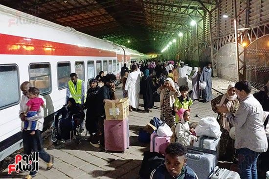وصول القطار الأسبوعى الرابع للأشقاء السودانيين (1)