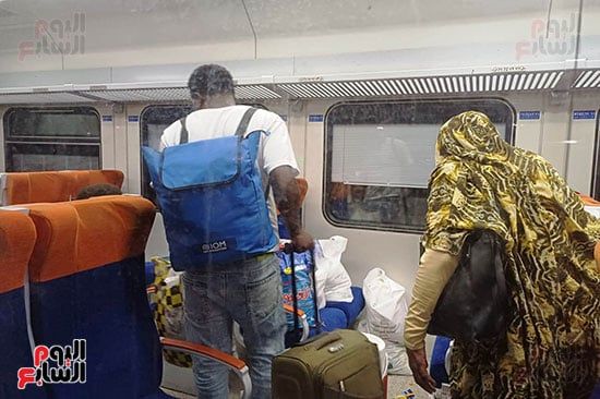 وصول القطار الأسبوعى الرابع للأشقاء السودانيين (8)