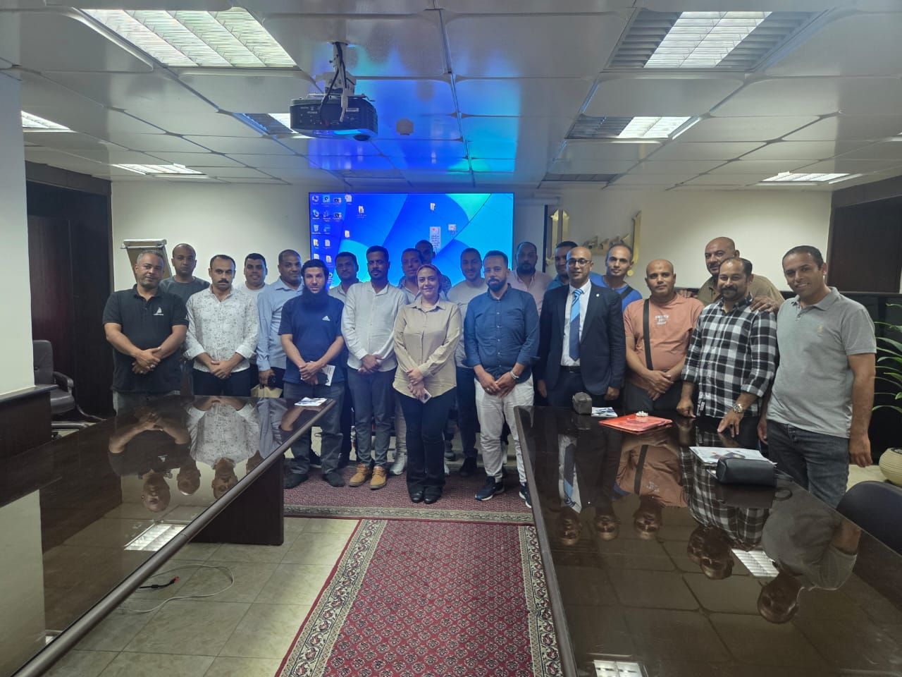 البرنامج التدريبى المجانى لتدريب وتأهيل سائقى الشاحنات (1)