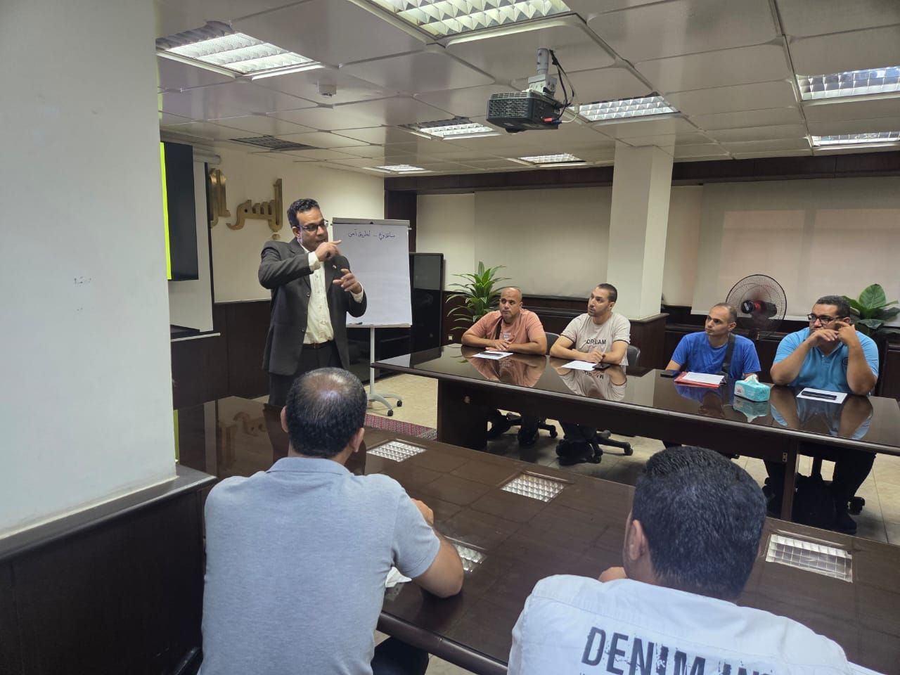 البرنامج التدريبى المجانى لتدريب وتأهيل سائقى الشاحنات (5)