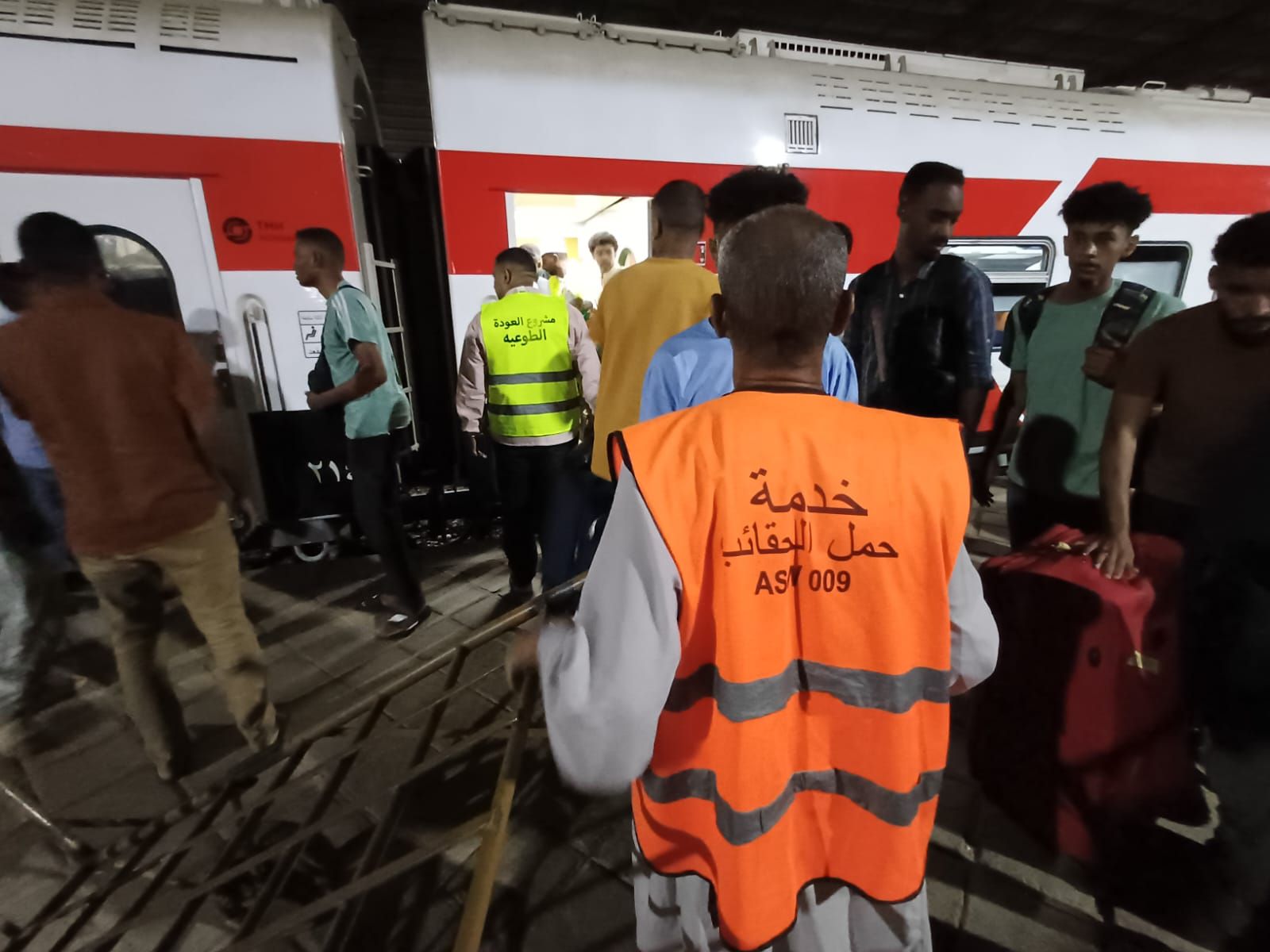 محطة السد العالى تستقبل الأشقاء السودانيين (1) محطة السد العالى تستقبل الأشقاء السودانيين (1)