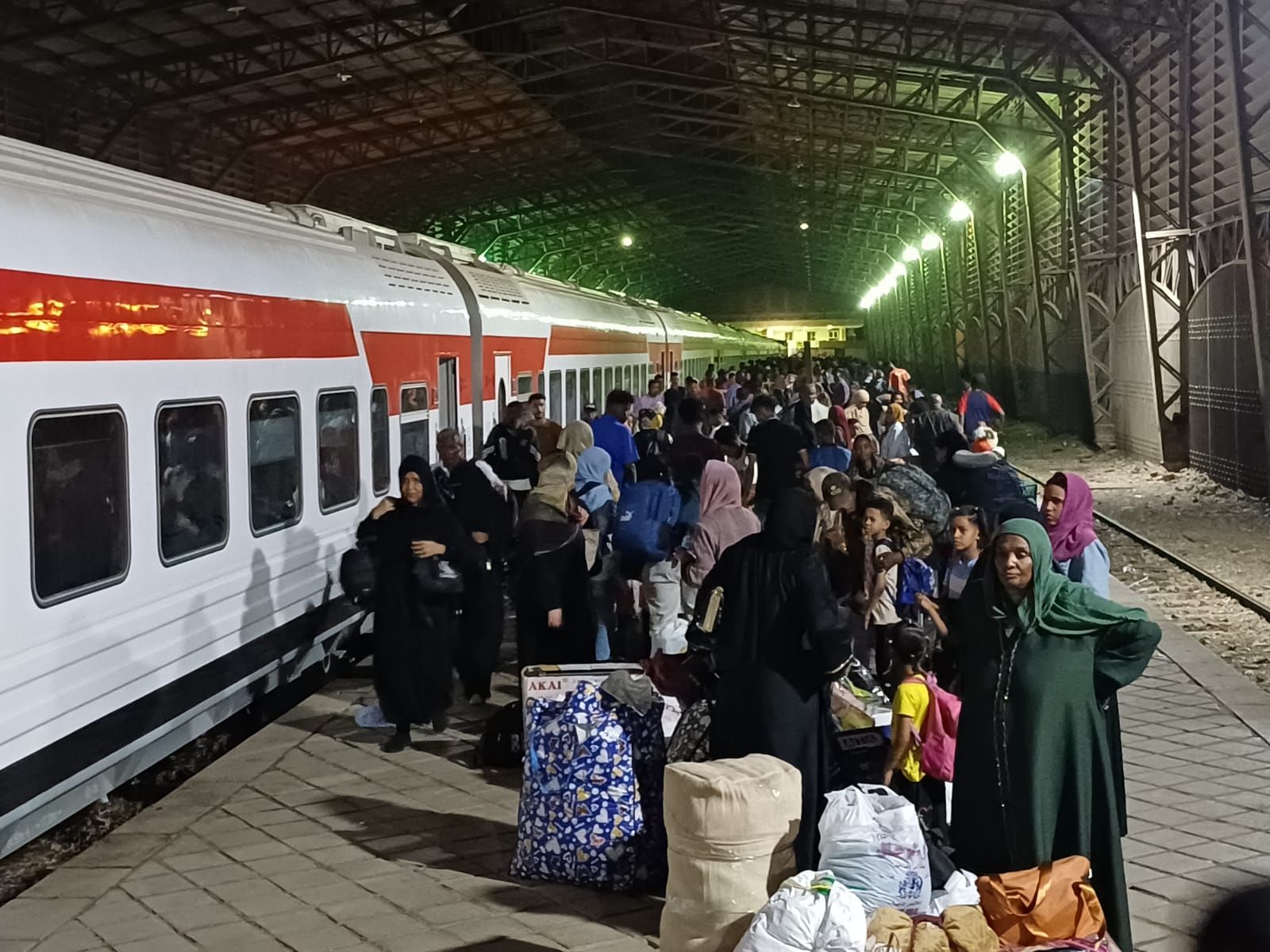 محطة السد العالى تستقبل الأشقاء السودانيين (7) محطة السد العالى تستقبل الأشقاء السودانيين (7)