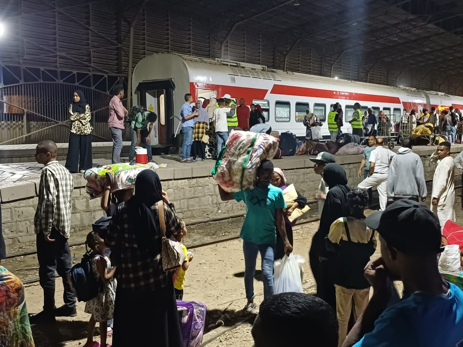 محطة السد العالى تستقبل الأشقاء السودانيين (3) محطة السد العالى تستقبل الأشقاء السودانيين (3)