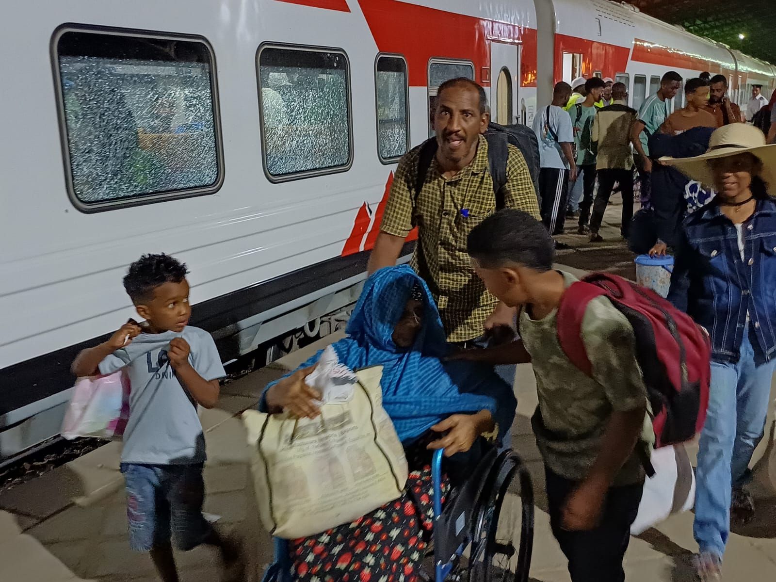 محطة السد العالى تستقبل الأشقاء السودانيين (15) محطة السد العالى تستقبل الأشقاء السودانيين (15)