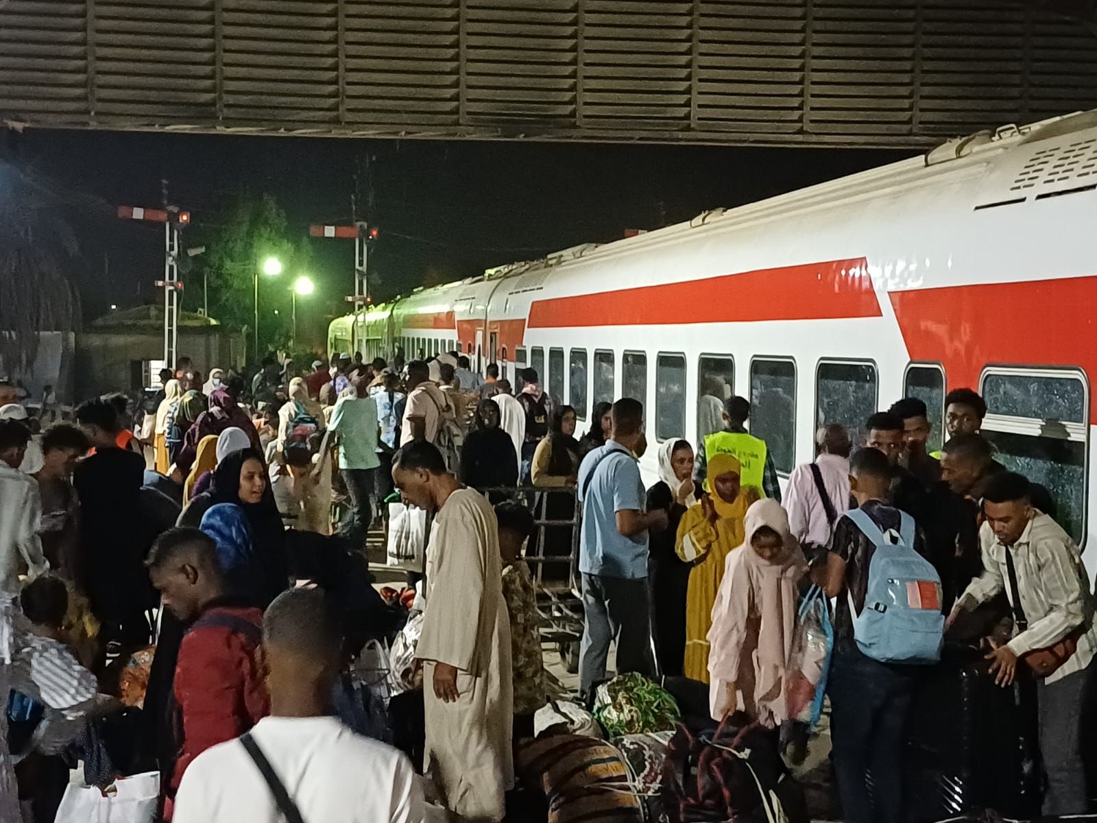 محطة السد العالى تستقبل الأشقاء السودانيين (6) محطة السد العالى تستقبل الأشقاء السودانيين (6)