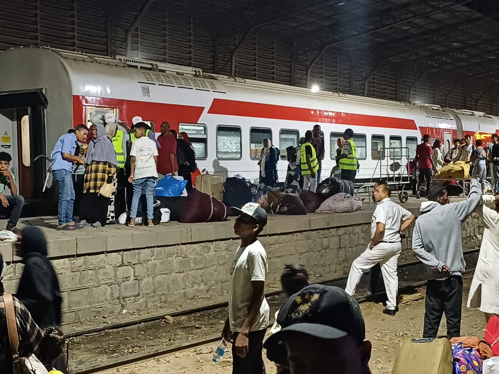 محطة السد العالى تستقبل الأشقاء السودانيين (2) محطة السد العالى تستقبل الأشقاء السودانيين (2)