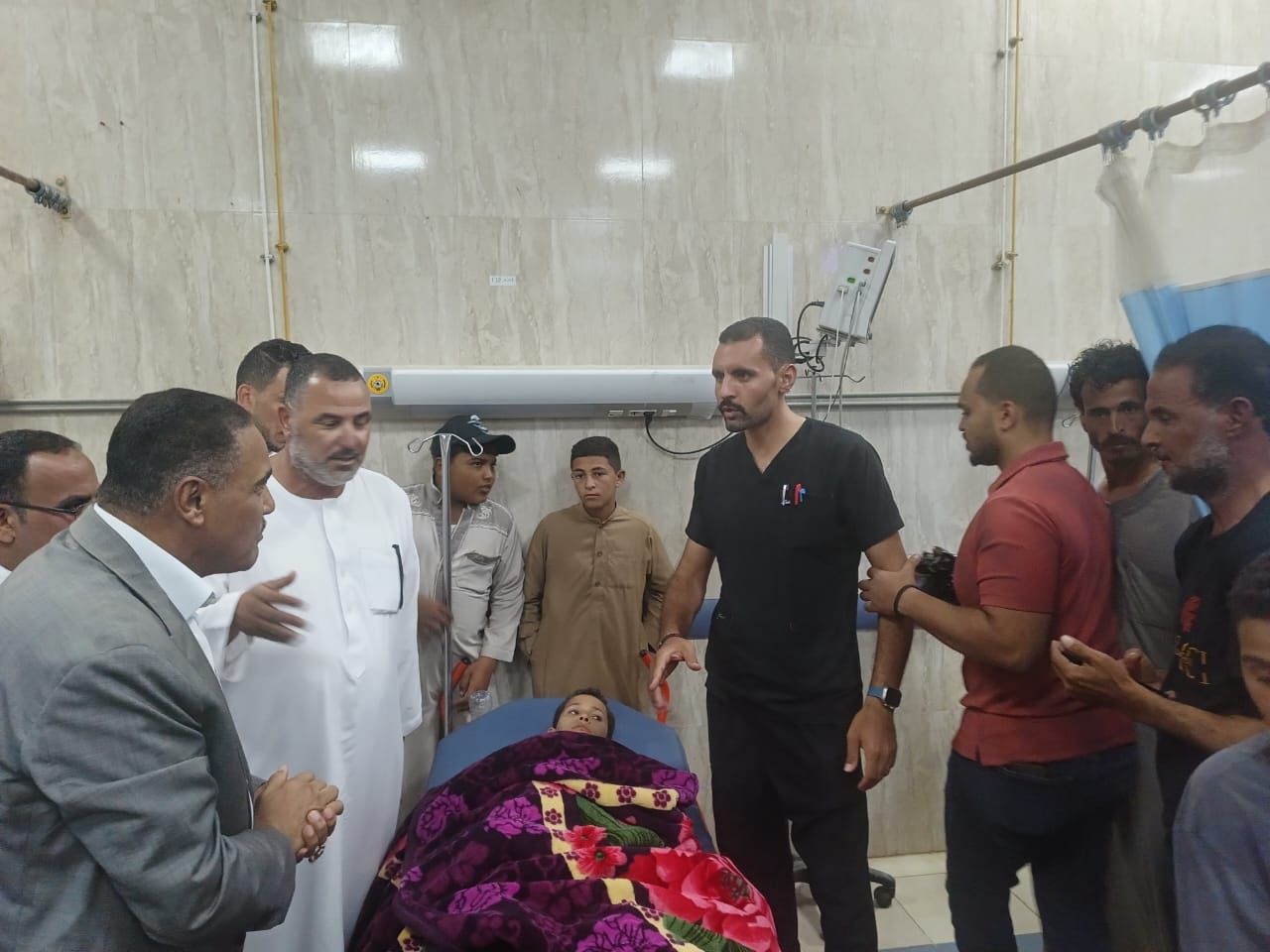 محافظ مطروح يطمئن على مصابي حادث القطار محافظ مطروح يطمئن على مصابي حادث القطار