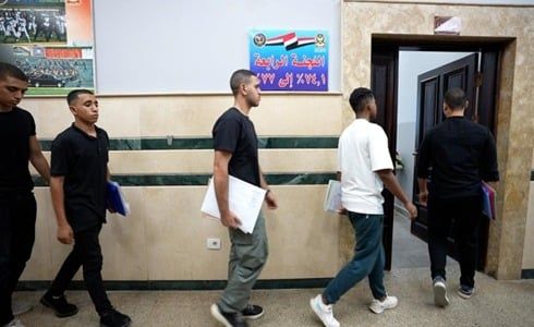 توافد الطلاب على كلية الشرطة لأداء الاختبارات المقررة (10) توافد الطلاب على كلية الشرطة لأداء الاختبارات المقررة (10)