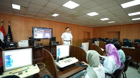 توافد الطلاب على كلية الشرطة لأداء الاختبارات المقررة (4) توافد الطلاب على كلية الشرطة لأداء الاختبارات المقررة (4)