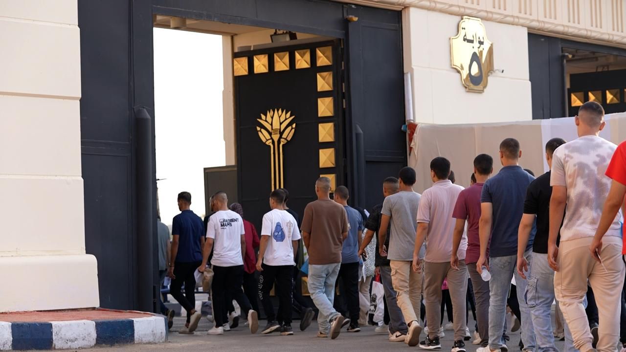 توافد الطلاب على كلية الشرطة لأداء الاختبارات المقررة (2) توافد الطلاب على كلية الشرطة لأداء الاختبارات المقررة (2)