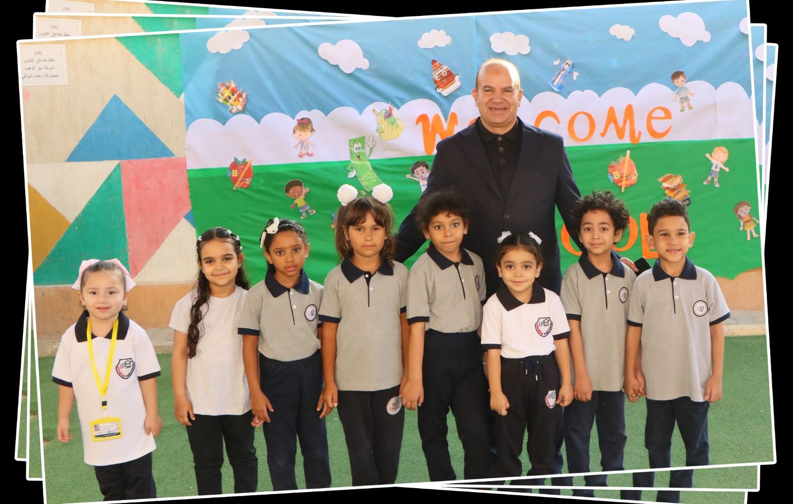 الطلاب مع المدير الطلاب مع المدير