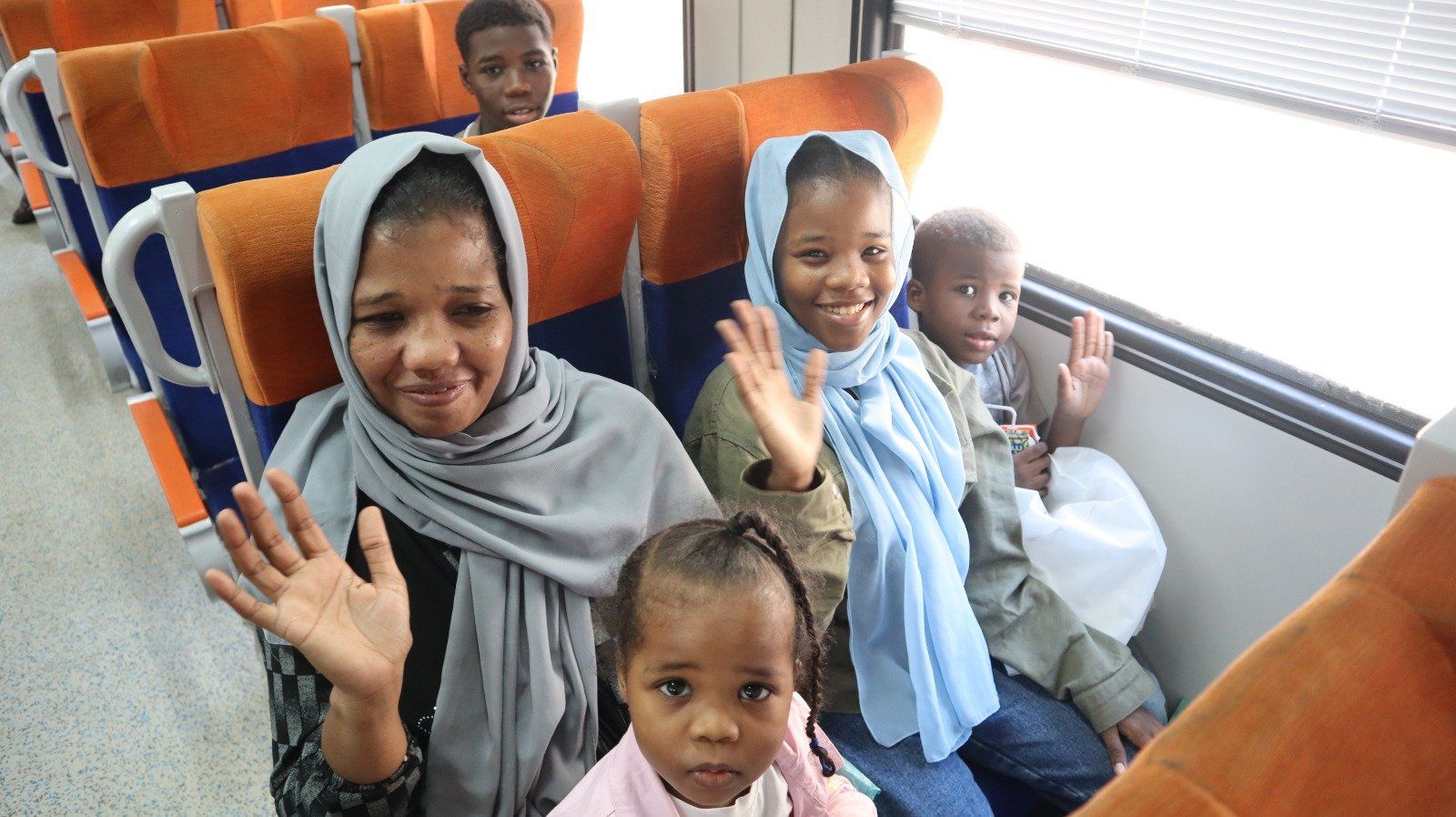 العودة الطوعية للأشقاء السودانيين (2) العودة الطوعية للأشقاء السودانيين (2)