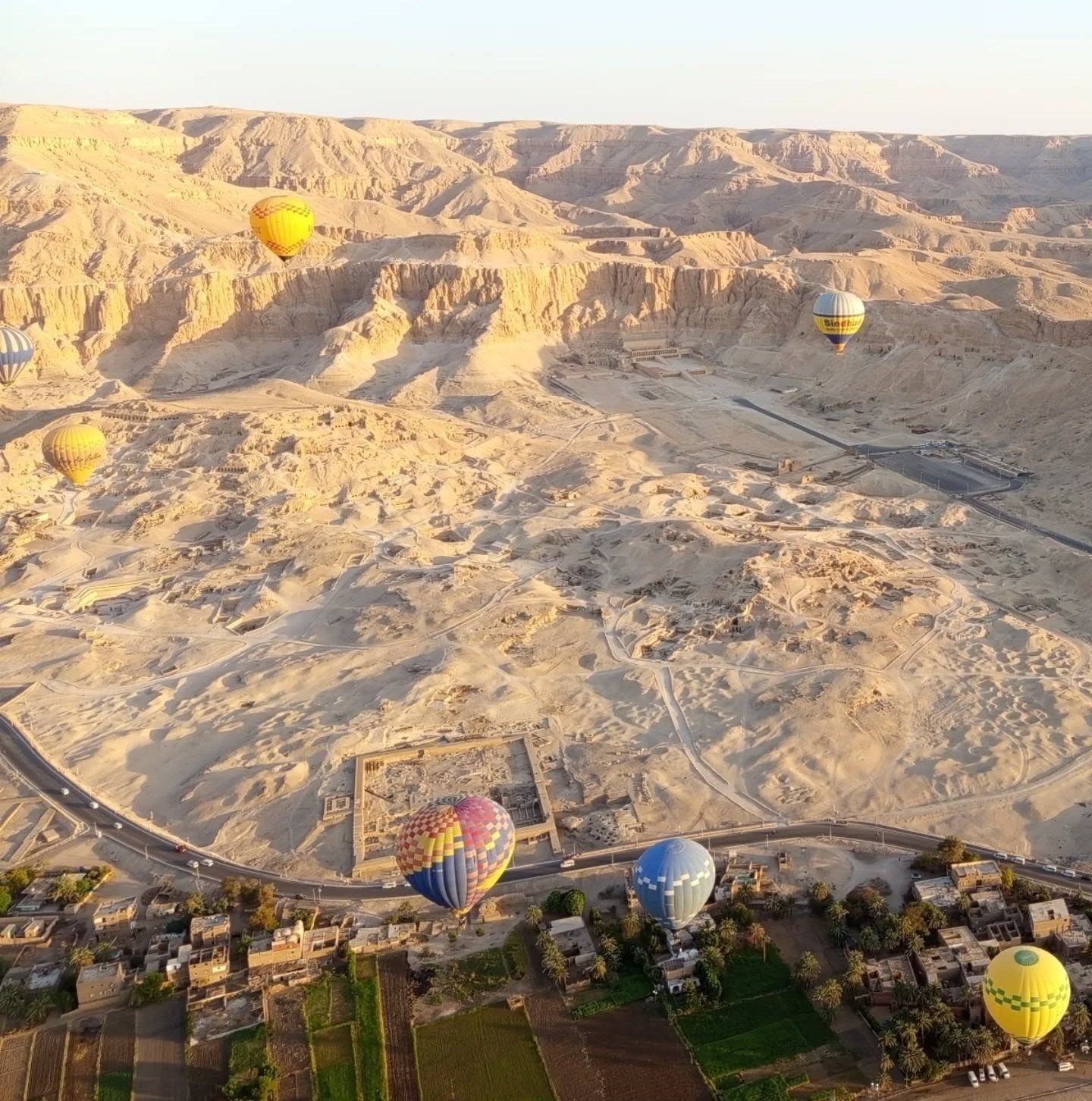 الأقصر تشهد تحليق 44 رحلة بالون طائر تقل على متنها 850 سائح