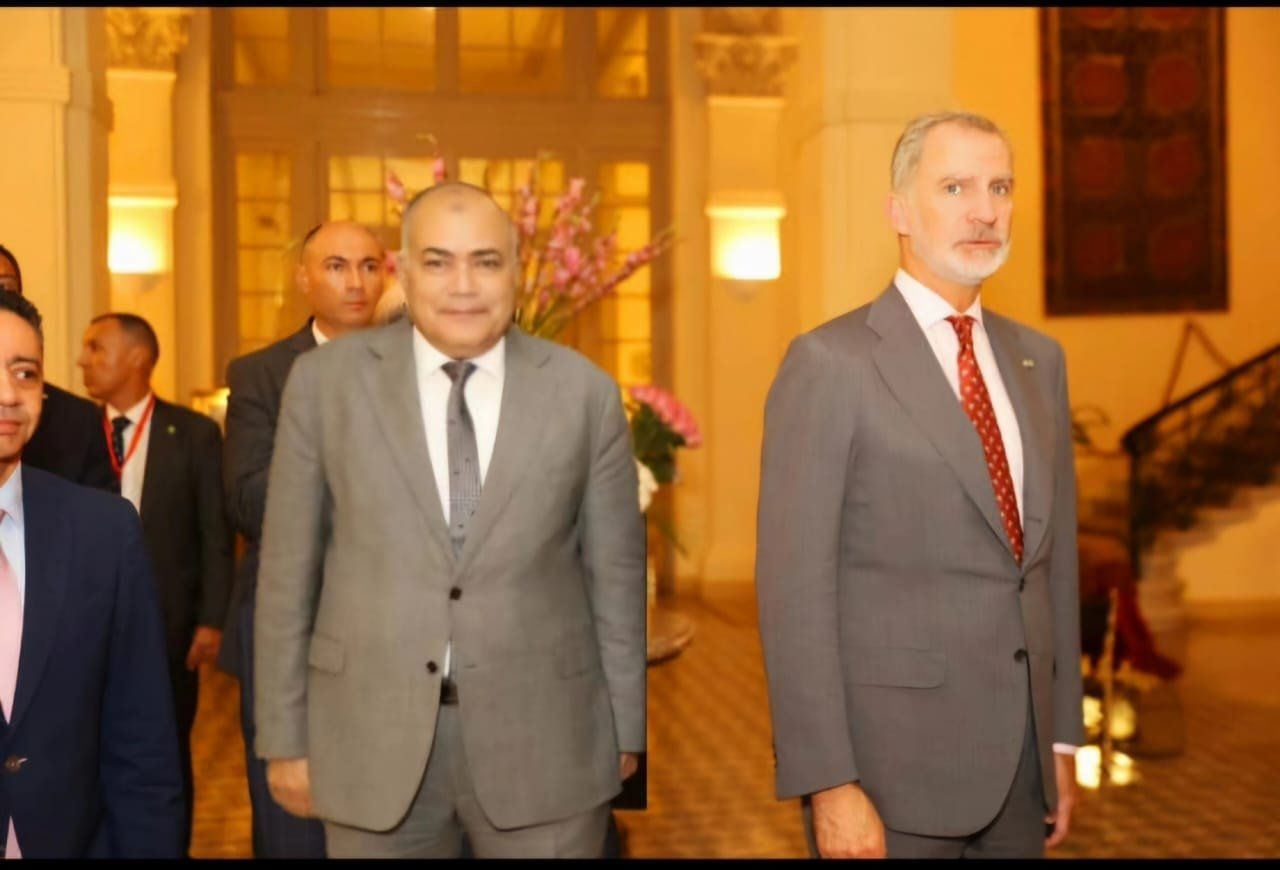الملك الأسبانى فى فندق قصر الشتاء قبل بدء جولاته فى اليوم الثانى