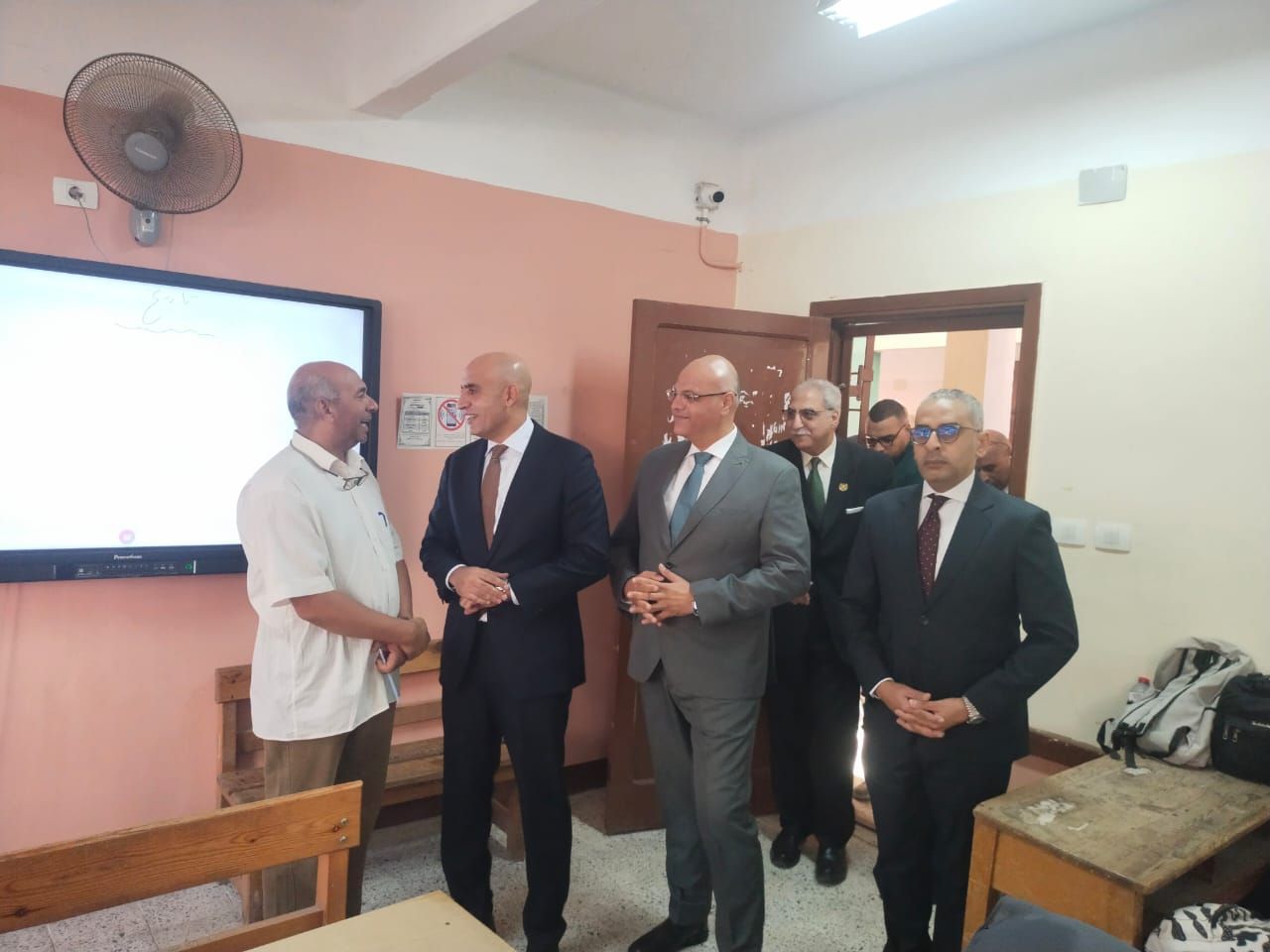 وزير التربية والتعليم في جولة مفاجئة بمدارس القليوبية (12) وزير التربية والتعليم في جولة مفاجئة بمدارس القليوبية (12)