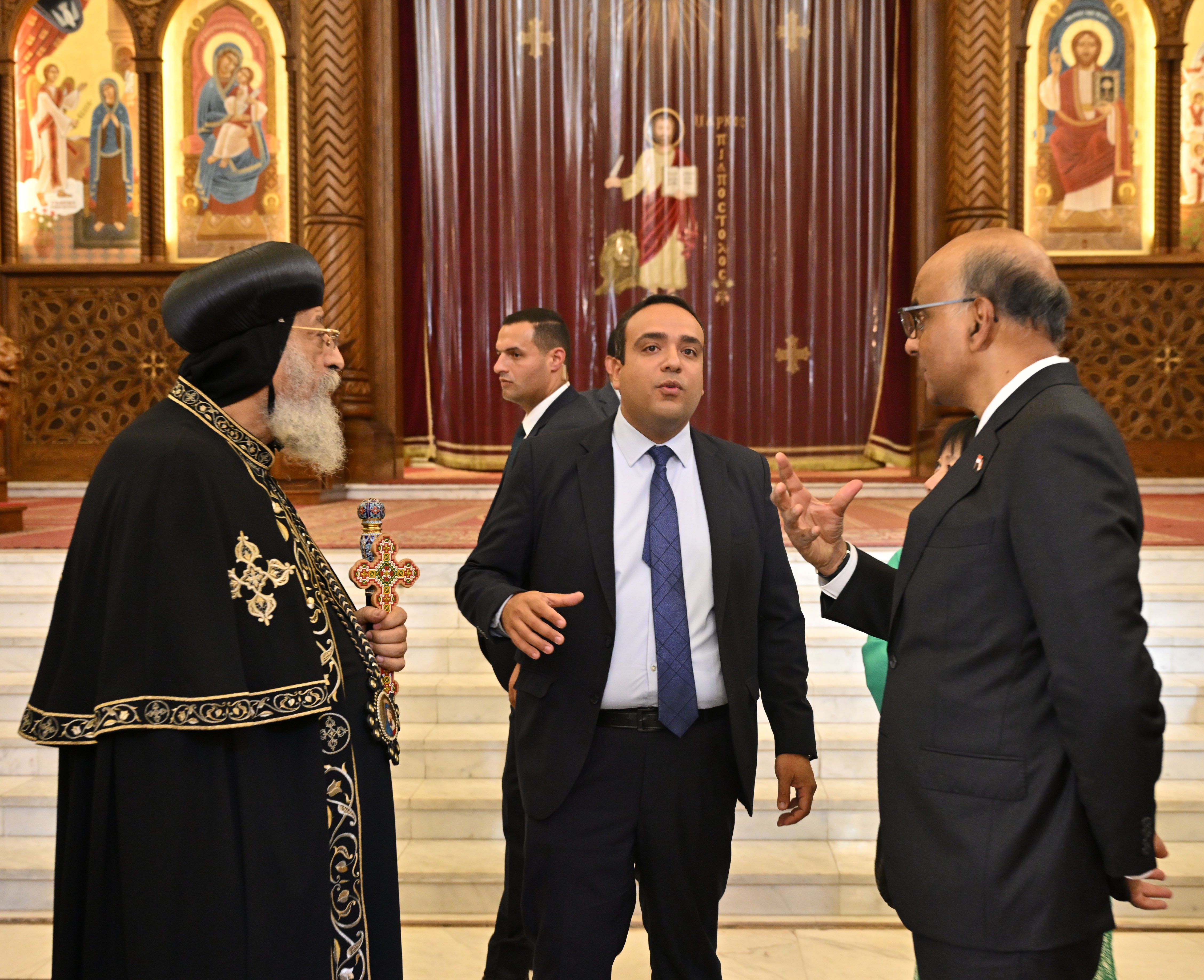 رئيس سنغافورة مع قداسة البابا داخل الكاتدرائية رئيس سنغافورة مع قداسة البابا داخل الكاتدرائية
