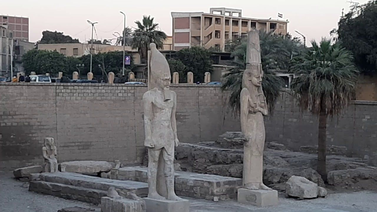 ميرت امون بجوار الملك رمسيس