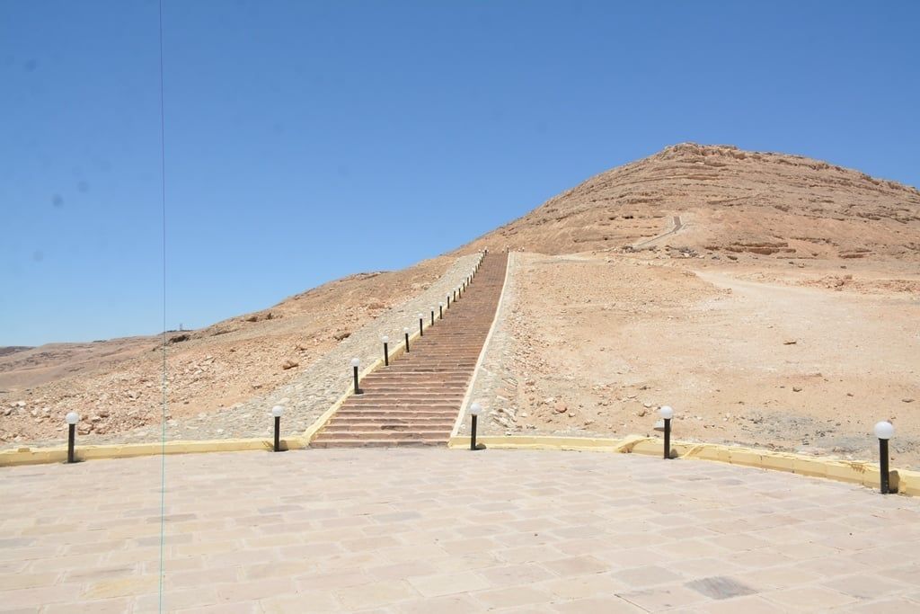 الطريق للمقابر بعد تطويره (3)