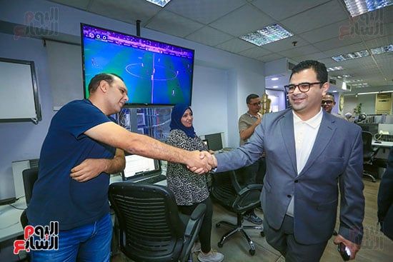 مصطفى عمار رئيس تحرير الوطن يلتقى الزملاء