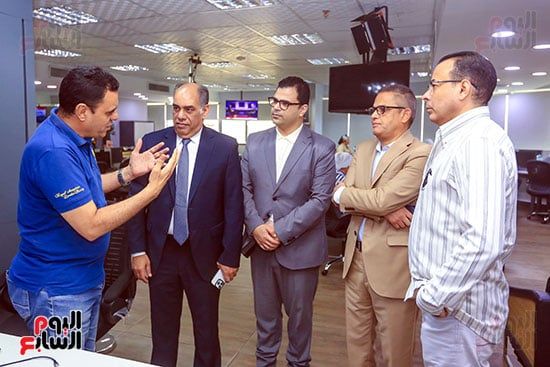 الزميل حسين يوسف رئيس التحرير التنفيذى لليوم السابع يشرح دورة العمل بالموقع