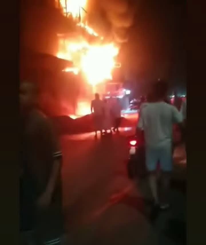حريق العقار بالكامل