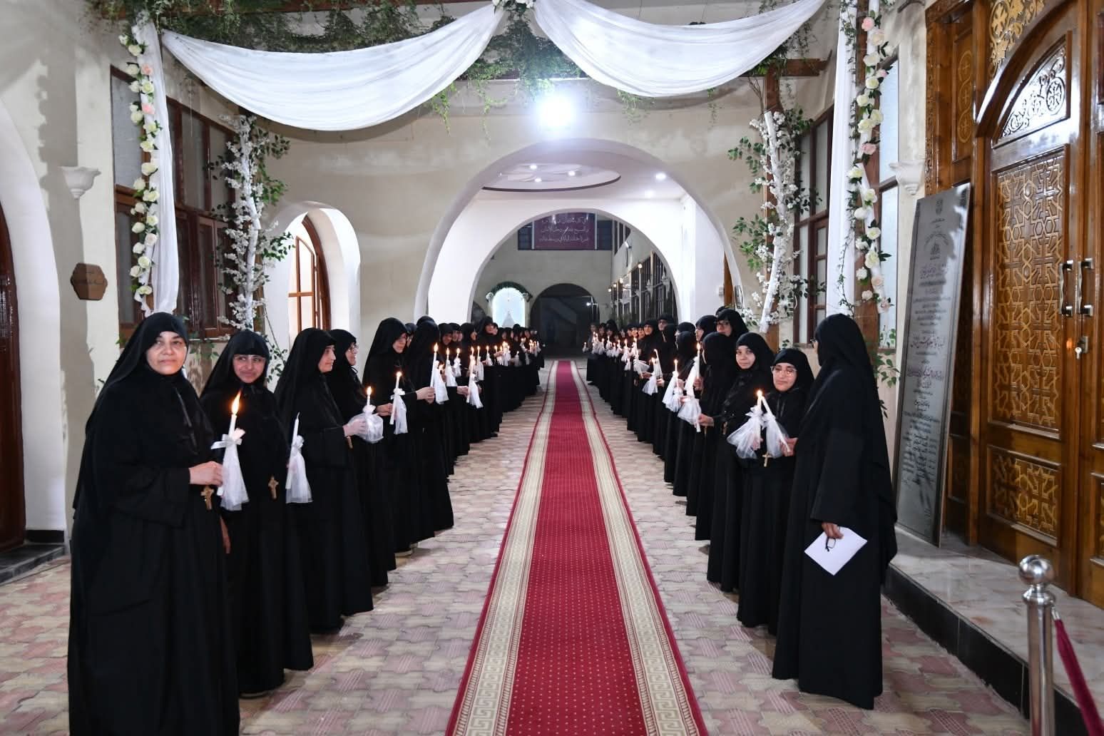 البابا تواضروس يزور دير العذراء والملاك للراهبات بصنبو (4)