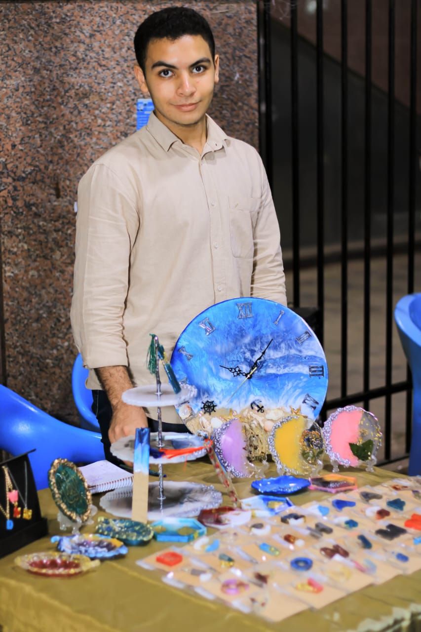 مروان شوقي خلال مشاركت في أحد المعارض مروان شوقي خلال مشاركت في أحد المعارض