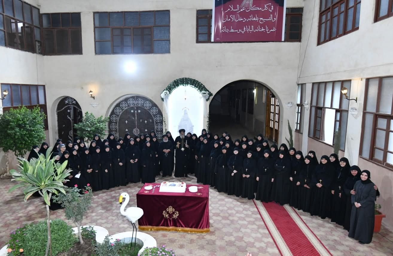 البابا تواضروس يزور دير العذراء والملاك للراهبات بصنبو (2)