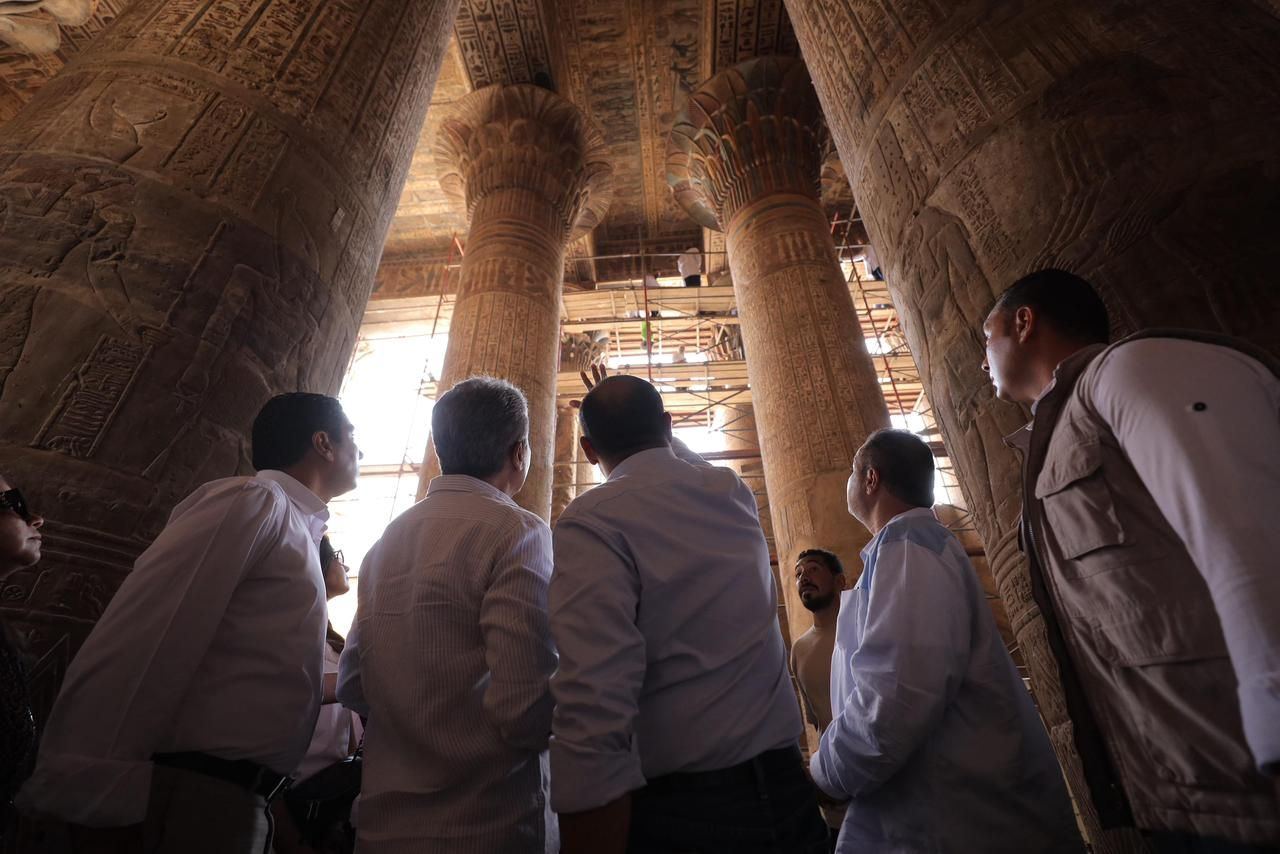 زيارة وزير الآثار معبد إسنا