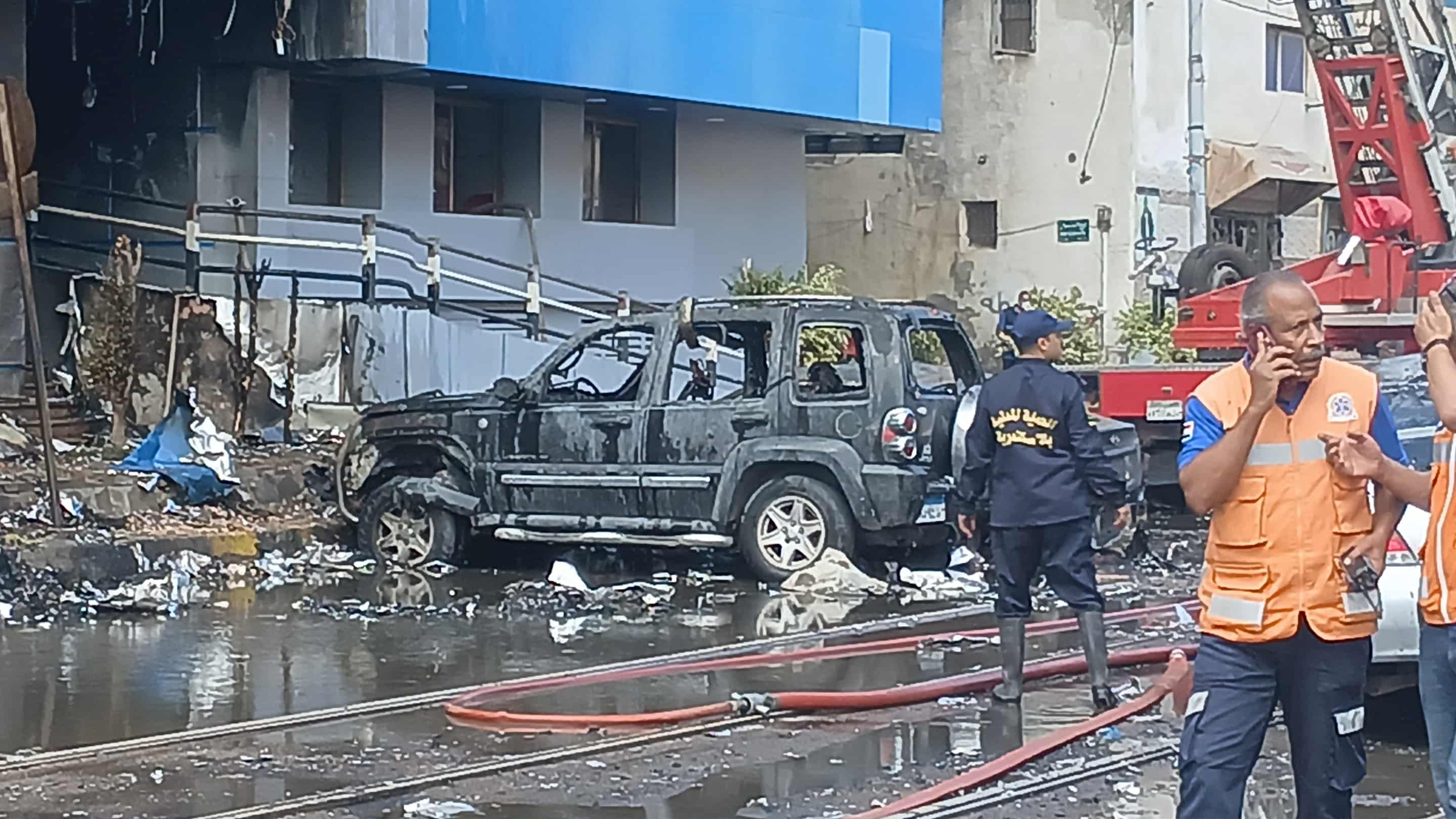 النيران التهمت سيارات في حريق مستشفي بالاسكندريه النيران التهمت سيارات في حريق مستشفي بالاسكندريه
