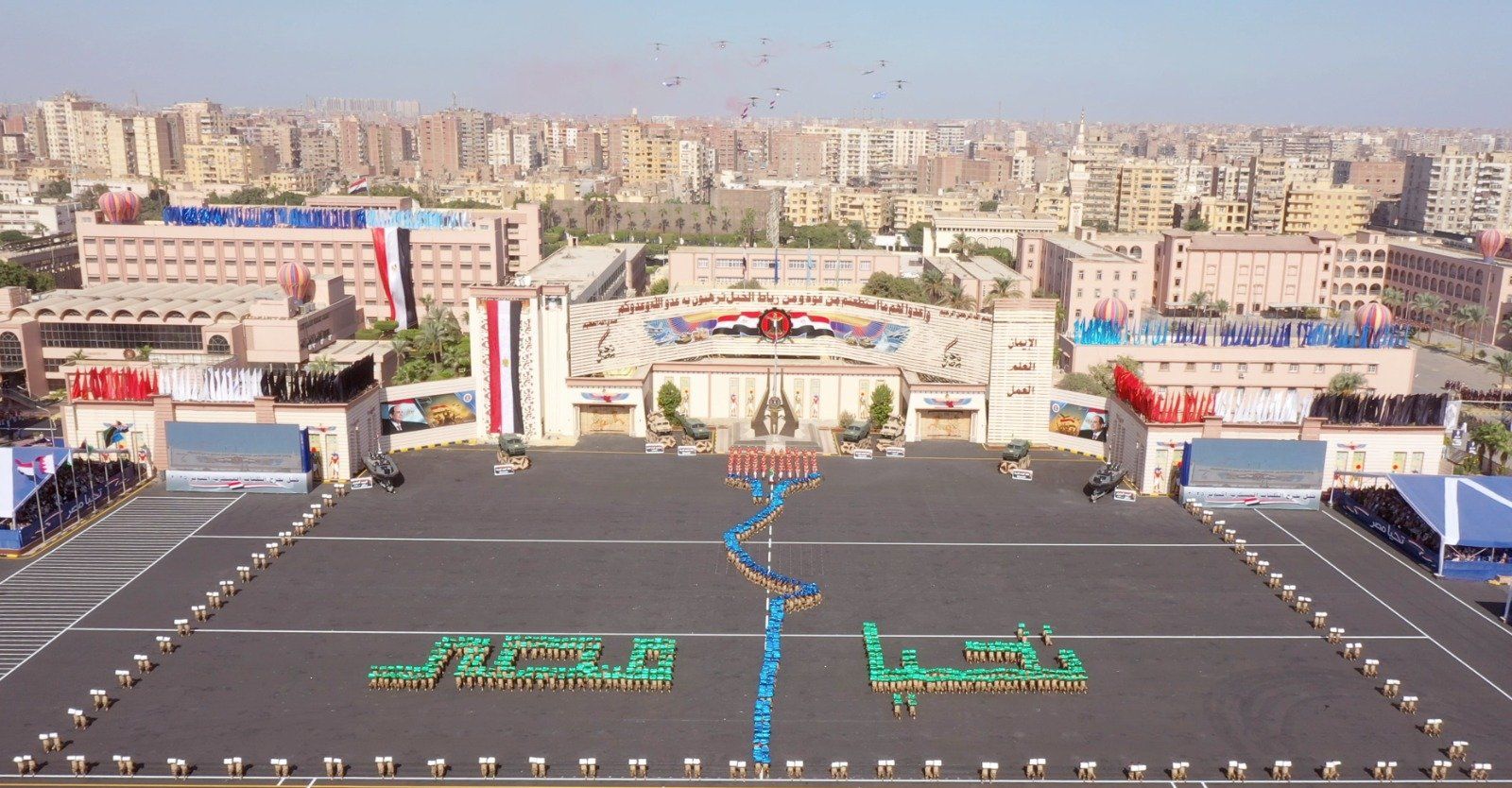وزير الدفاع يشهد حفل تخرج دفعات جديدة من الكليات العسكرية (1)