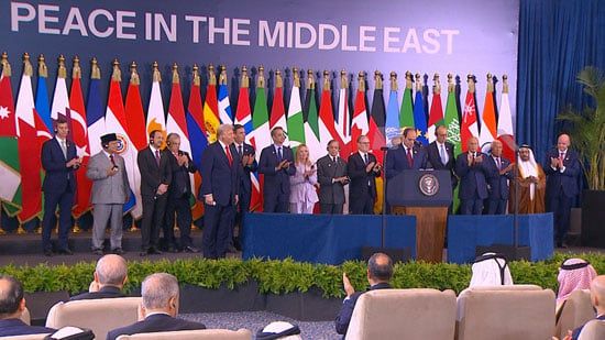 الرئيس عبد الفتاح السيسى خلال المؤتمر الصحفى عقب التوقيع الرئيس عبد الفتاح السيسى خلال المؤتمر الصحفى عقب التوقيع