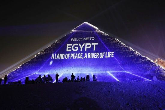 الأهرامات تحتفى بقمة شرم الشيخ (3) الأهرامات تحتفى بقمة شرم الشيخ (3)