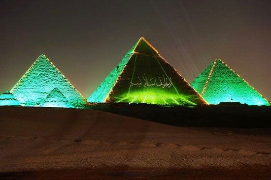 الأهرامات تحتفى بقمة شرم الشيخ (15) الأهرامات تحتفى بقمة شرم الشيخ (15)