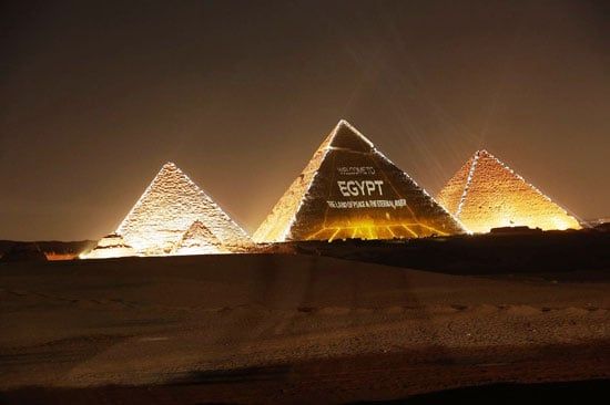 الأهرامات تحتفى بقمة شرم الشيخ (5) الأهرامات تحتفى بقمة شرم الشيخ (5)