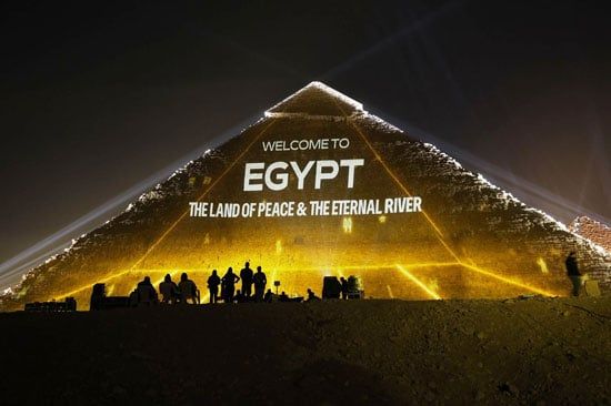 الأهرامات تحتفى بقمة شرم الشيخ (10) الأهرامات تحتفى بقمة شرم الشيخ (10)