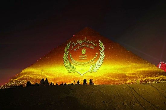 الأهرامات تحتفى بقمة شرم الشيخ (13) الأهرامات تحتفى بقمة شرم الشيخ (13)