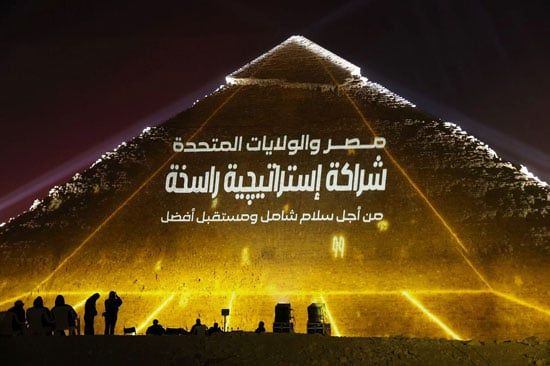 الأهرامات تحتفى بقمة شرم الشيخ (8) الأهرامات تحتفى بقمة شرم الشيخ (8)