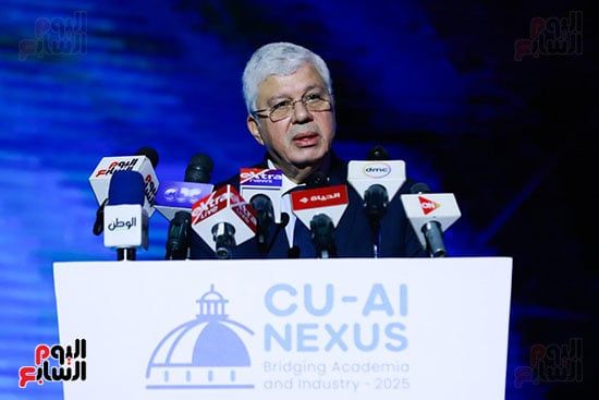 الدكتور أيمن عاشور وزير التعليم العالى يلقي كلمة بالمؤتمر