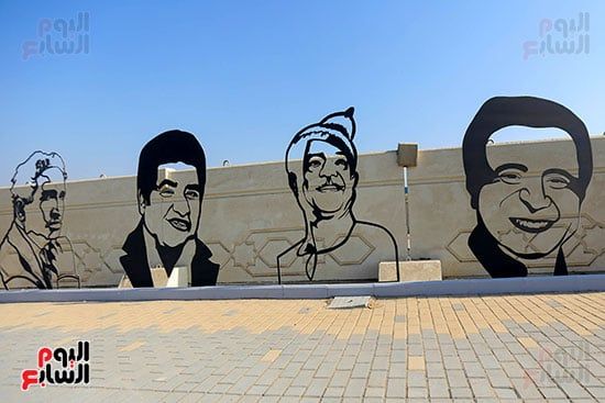 مجسمات فنية على جانبي الطريق الصحراوي مجسمات فنية على جانبي الطريق الصحراوي