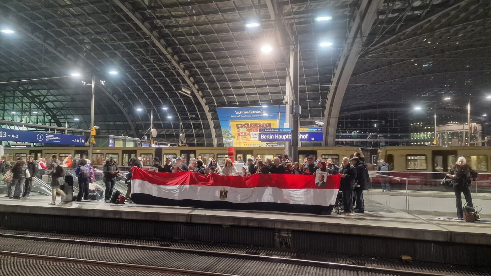 الجاليات المصرية تتحرك لبروكسل لاستقبال الرئيس السيسى (2) الجاليات المصرية تتحرك لبروكسل لاستقبال الرئيس السيسى (2)