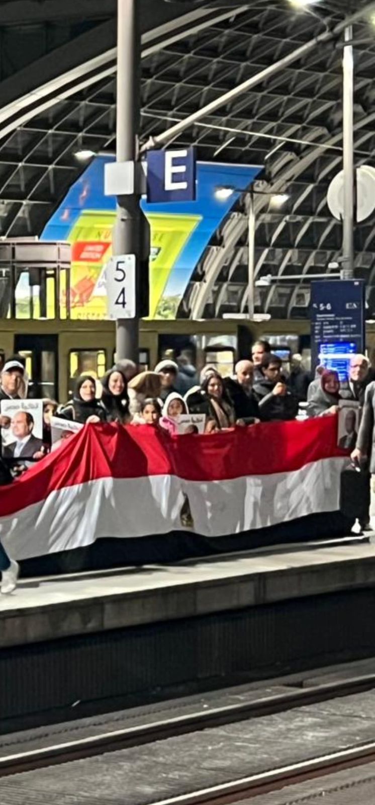 الجاليات المصرية تتحرك لبروكسل لاستقبال الرئيس السيسى (28) الجاليات المصرية تتحرك لبروكسل لاستقبال الرئيس السيسى (28)