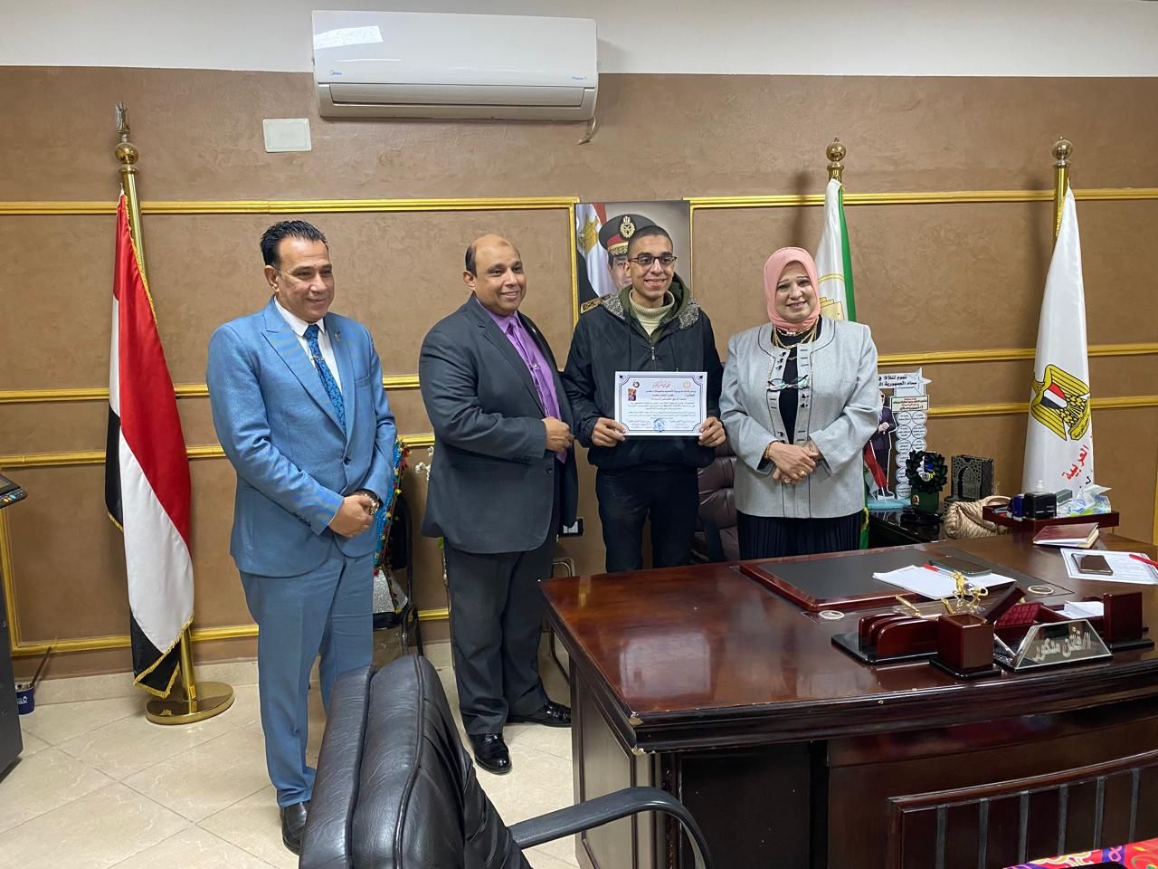 عمر خلال تكريمه عمر خلال تكريمه