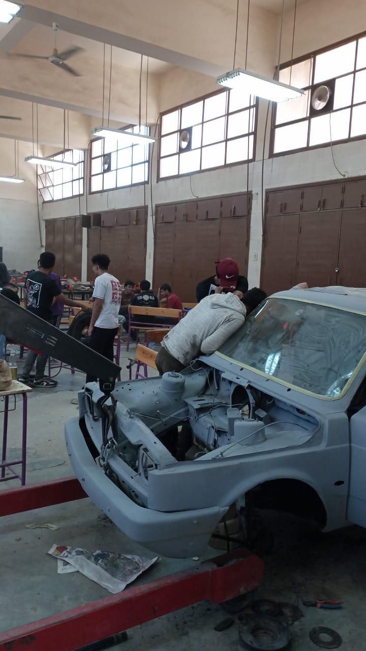 مراحل العمل على السيارة الكهربائية داخل المدرسة مراحل العمل على السيارة الكهربائية داخل المدرسة