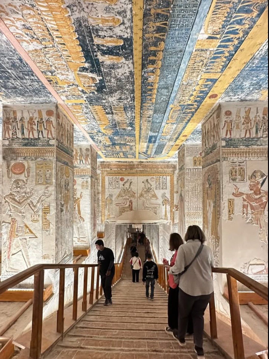 زيارات سياح العالم فى مقابر وادى الملوك والملكات زيارات سياح العالم فى مقابر وادى الملوك والملكات