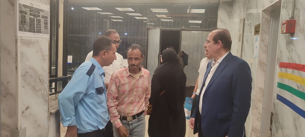 نائب وزير الصحة فى مستشفى حلوان العام خلال الجولة نائب وزير الصحة فى مستشفى حلوان العام خلال الجولة