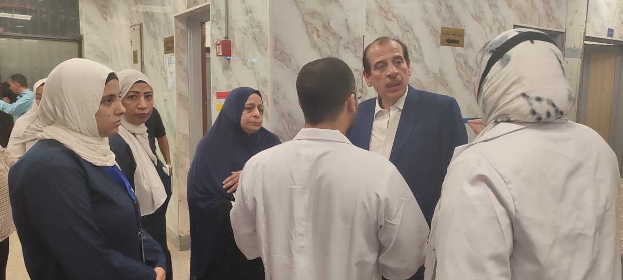 نائب وزير الصحة مع طاقم التمريض نائب وزير الصحة مع طاقم التمريض