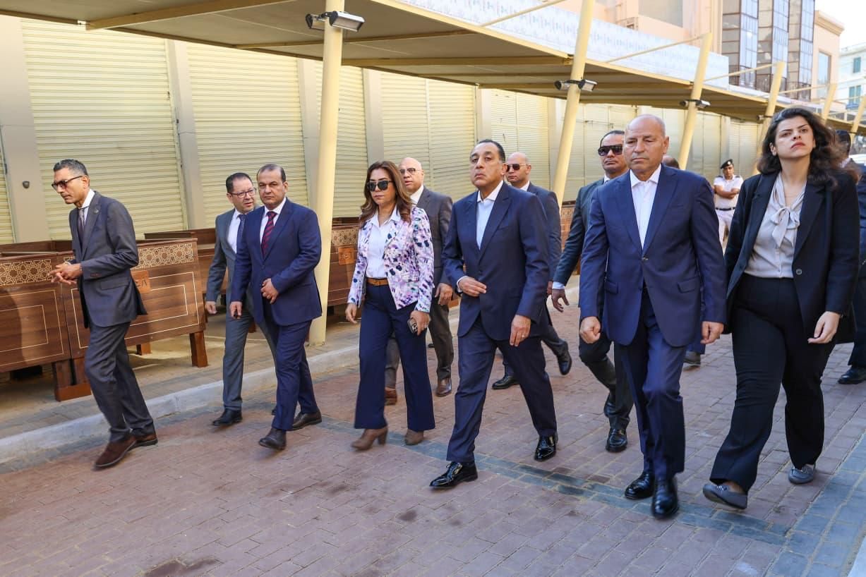 رئيس الوزراء ووزيرة التنمية المحلية ومحافظ القاهرة في سوق العتبة (2) رئيس الوزراء ووزيرة التنمية المحلية ومحافظ القاهرة في سوق العتبة (2)
