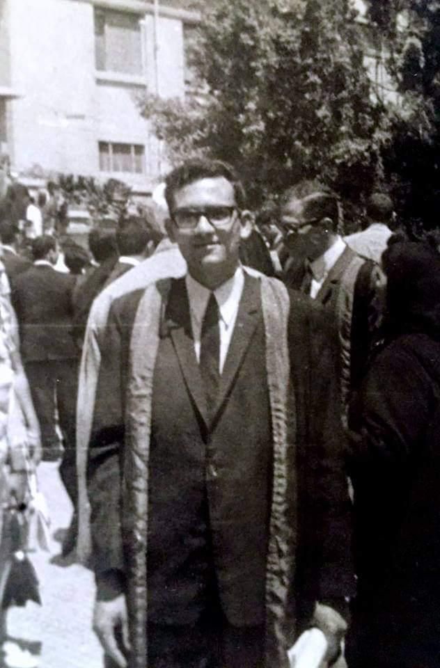 يوم التخرج من كلية طب الإسكندرية بالروب الجامعي يوم التخرج من كلية طب الإسكندرية بالروب الجامعي